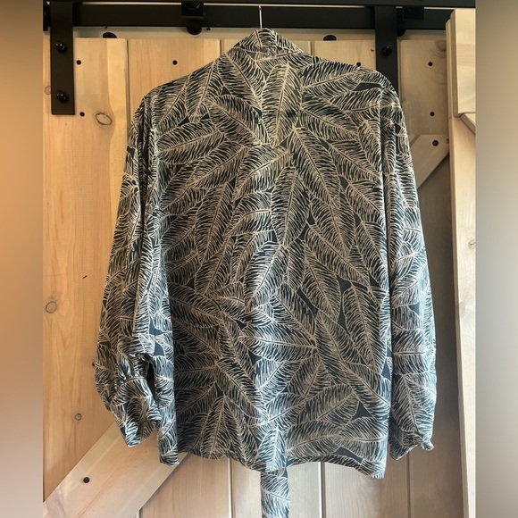 LIKE NEW Wishlist Tie Front Blouse - Picture 6 of 8